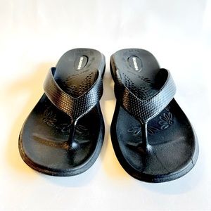 OKABASHI Womens Black Flipflop Thong Sandals Size Medium 6.5/7 Cute & Comfy